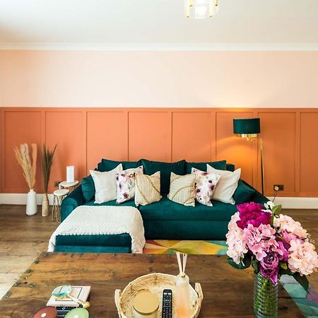 Charming Spacious 2Br Flat Near Station Plus Parking Londýn Exteriér fotografie