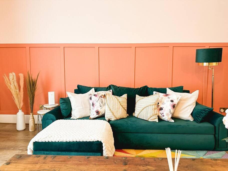 Charming Spacious 2Br Flat Near Station Plus Parking Londýn Exteriér fotografie