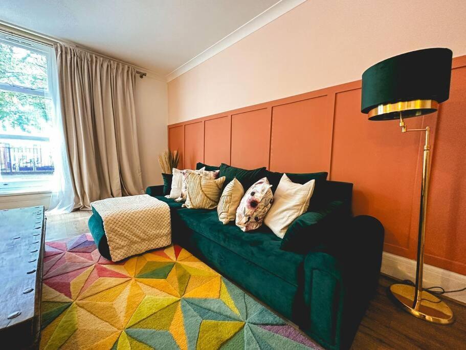 Charming Spacious 2Br Flat Near Station Plus Parking Londýn Exteriér fotografie