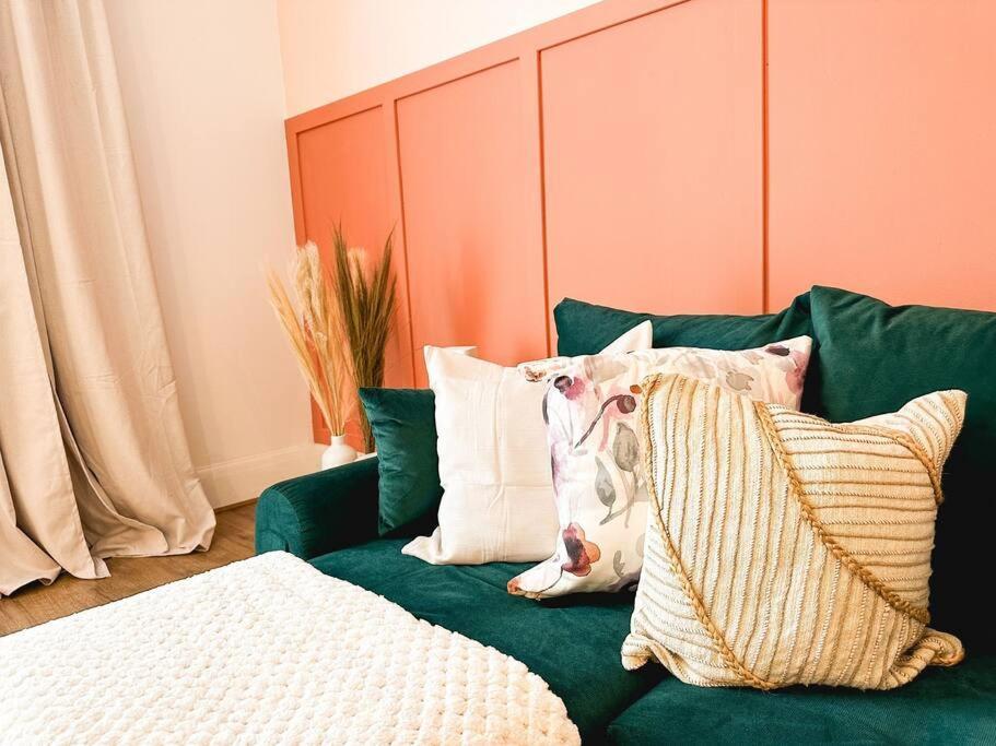 Charming Spacious 2Br Flat Near Station Plus Parking Londýn Exteriér fotografie