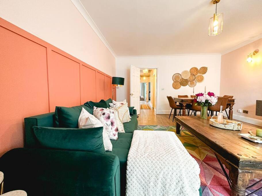 Charming Spacious 2Br Flat Near Station Plus Parking Londýn Exteriér fotografie