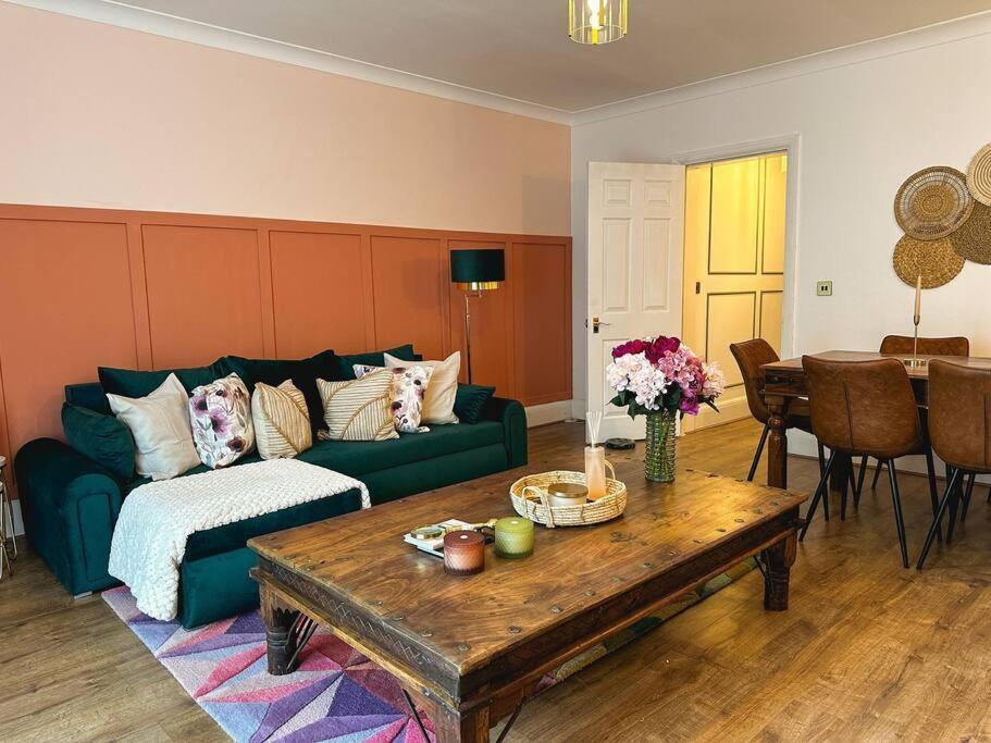 Charming Spacious 2Br Flat Near Station Plus Parking Londýn Exteriér fotografie