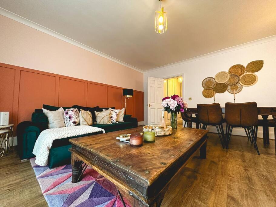 Charming Spacious 2Br Flat Near Station Plus Parking Londýn Exteriér fotografie
