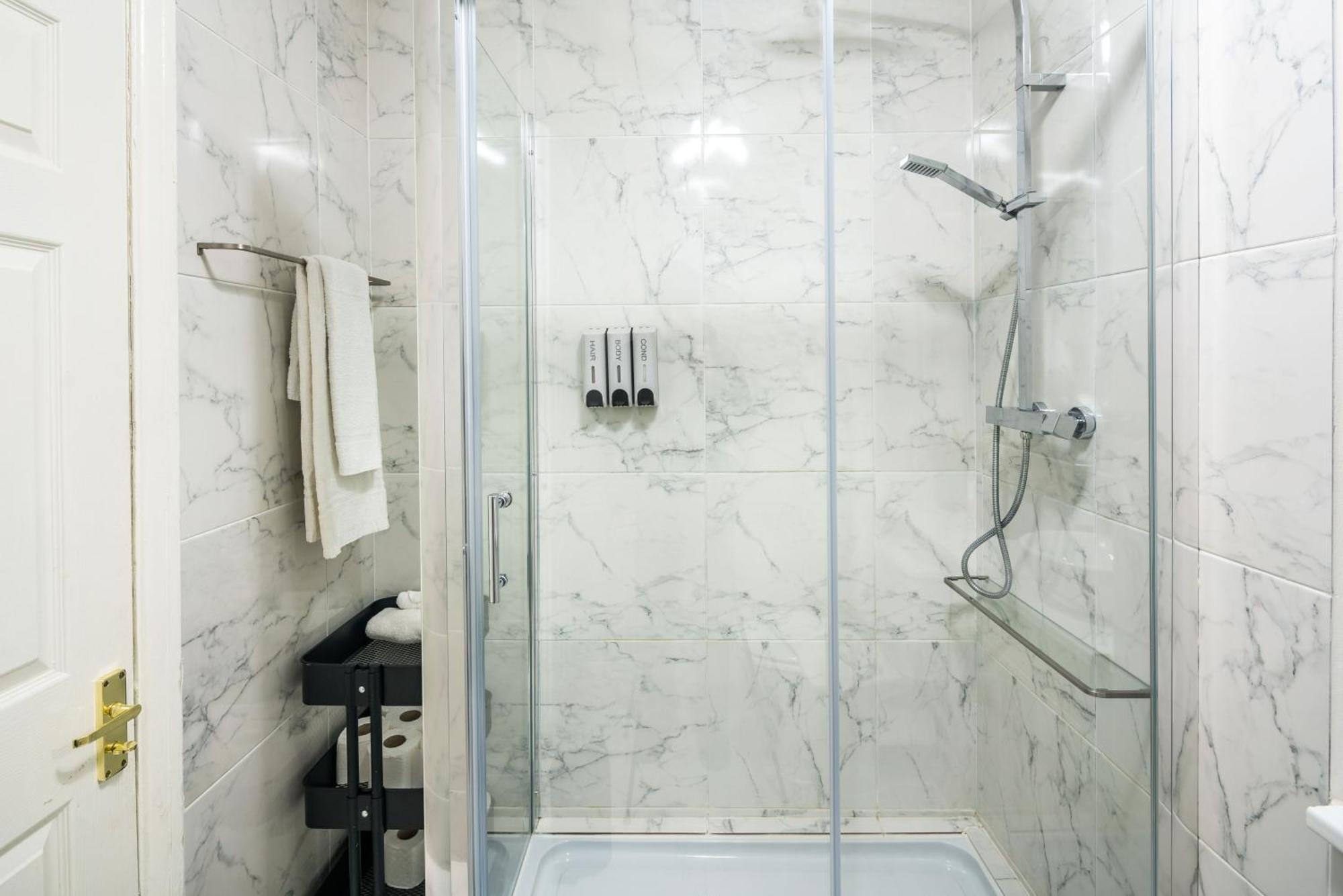Charming Spacious 2Br Flat Near Station Plus Parking Londýn Exteriér fotografie