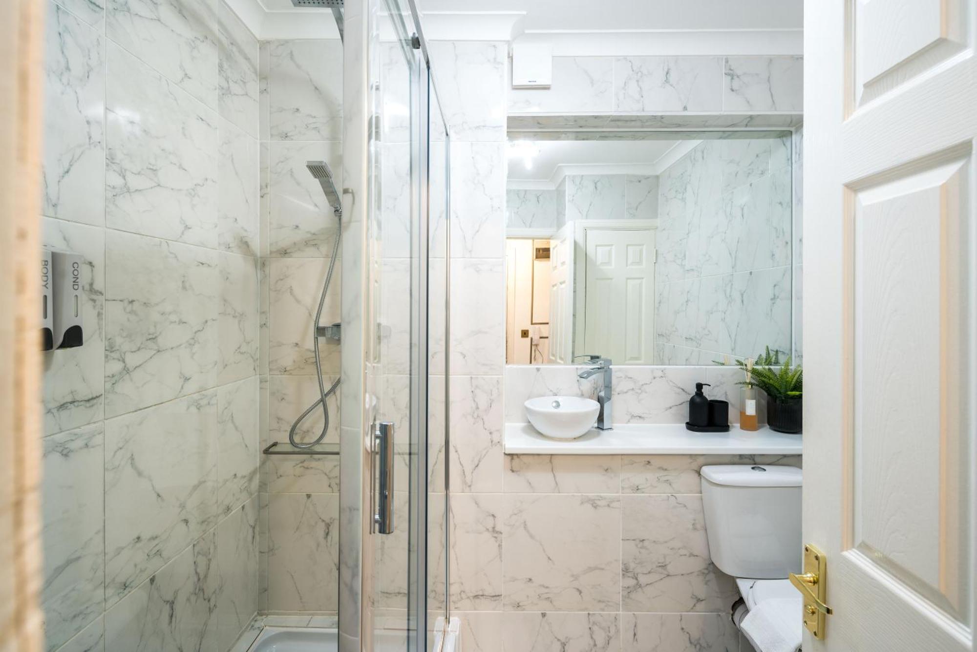 Charming Spacious 2Br Flat Near Station Plus Parking Londýn Exteriér fotografie
