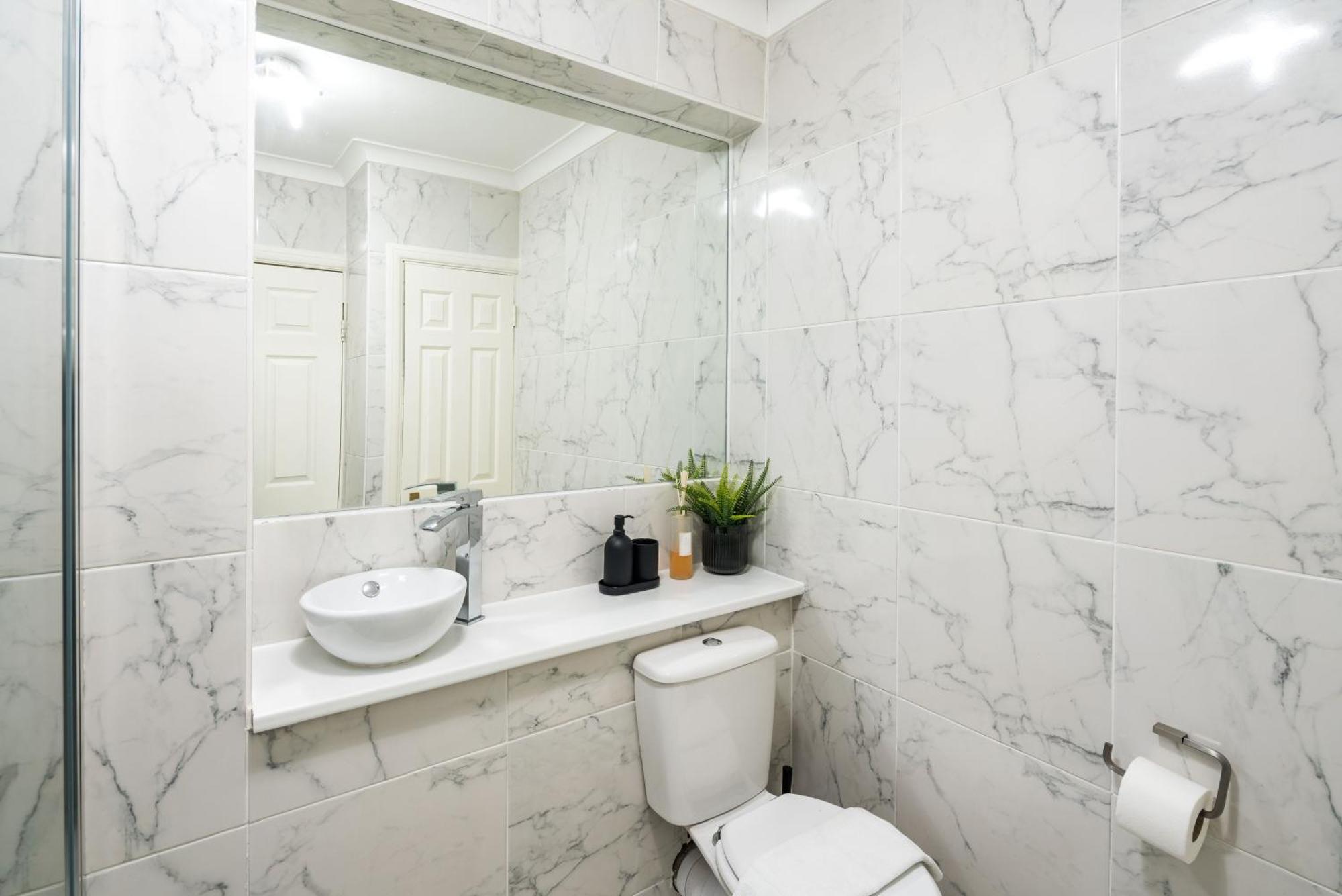 Charming Spacious 2Br Flat Near Station Plus Parking Londýn Exteriér fotografie